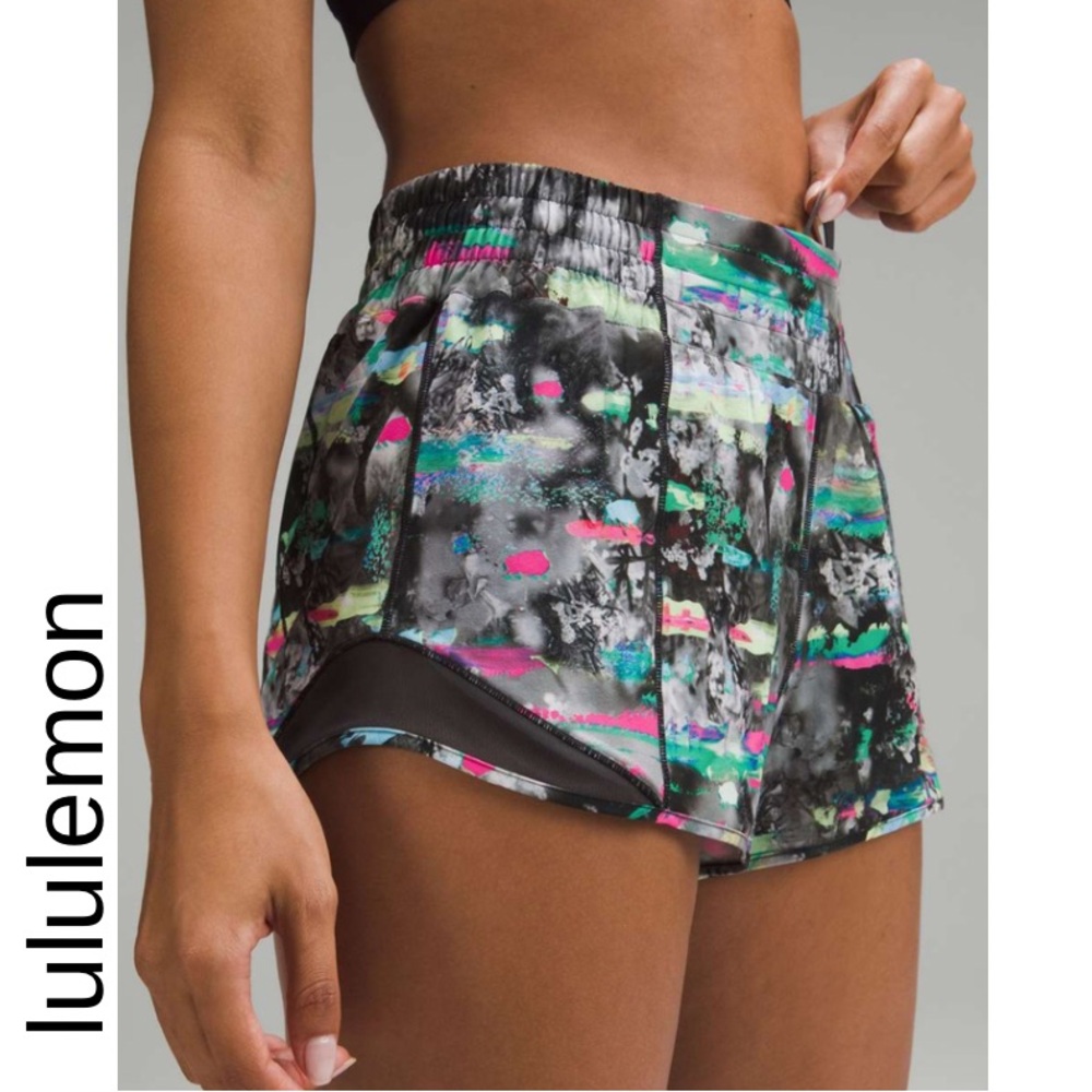 lululemon athletica Women's Hotty Hot High Rise Athletic Shorts Size 4 - NEW